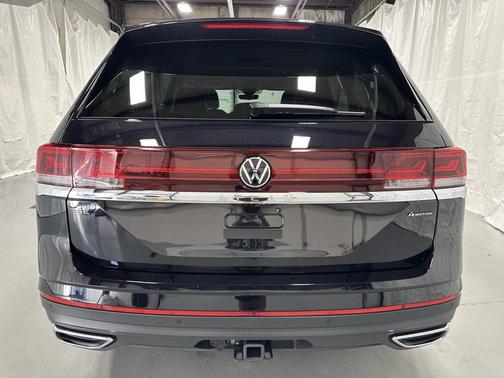 2025 Volkswagen Atlas 2.0T SE w/Technology 4MOTION