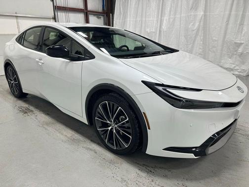 2025 Toyota Prius XLE