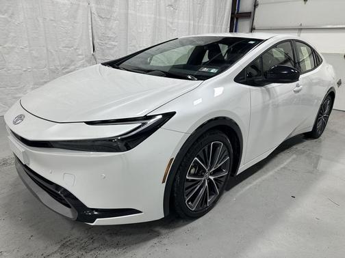 2025 Toyota Prius XLE