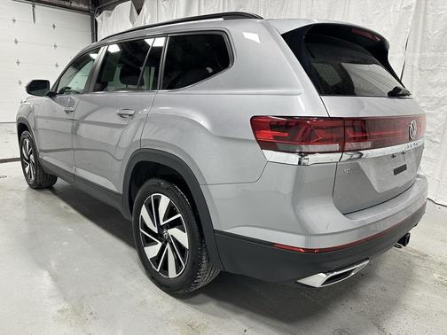 2025 Volkswagen Atlas 2.0T SE w/Technology 4MOTION