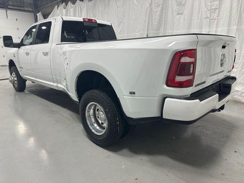 Bright White Clearcoat 2024 RAM 3500 Laramie Crew Cab 4x4 8' Box