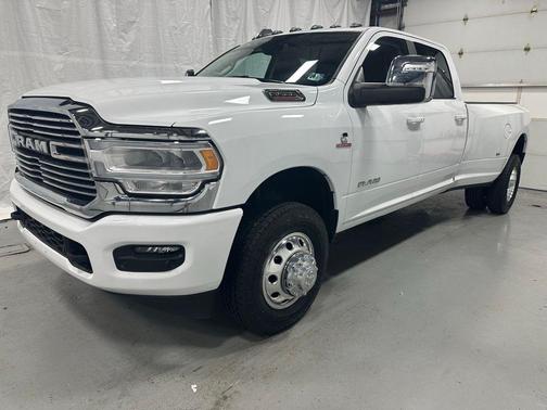 Bright White Clearcoat 2024 RAM 3500 Laramie Crew Cab 4x4 8' Box