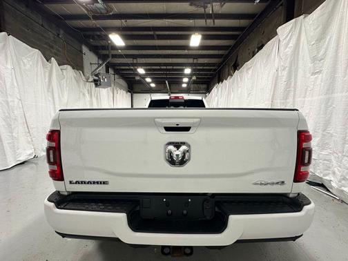 Bright White Clearcoat 2024 RAM 3500 Laramie Crew Cab 4x4 8' Box