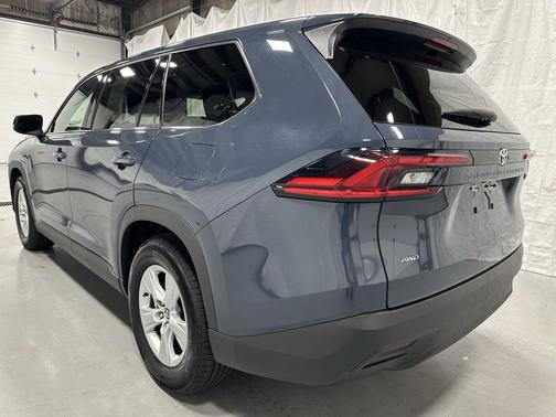 2025 Toyota Highlander LE