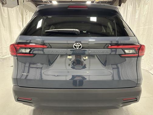 2025 Toyota Highlander LE