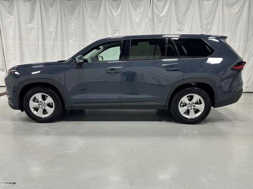 2025 Toyota Highlander LE