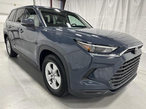 2025 Toyota Highlander LE