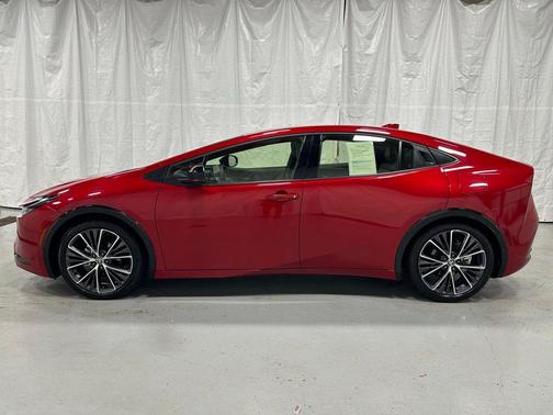 2025 Toyota Prius XLE