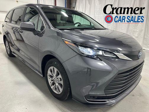 2025 Toyota Sienna LE