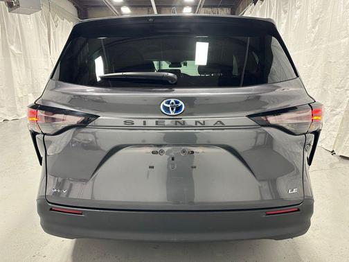 2025 Toyota Sienna LE