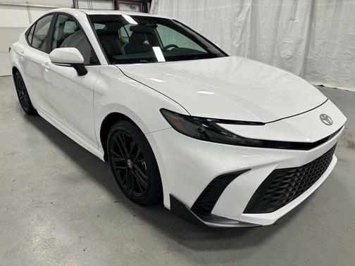 Ice Cap 2026 Toyota Camry SE