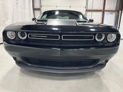 Pitch Black Clearcoat 2017 Dodge Challenger GT