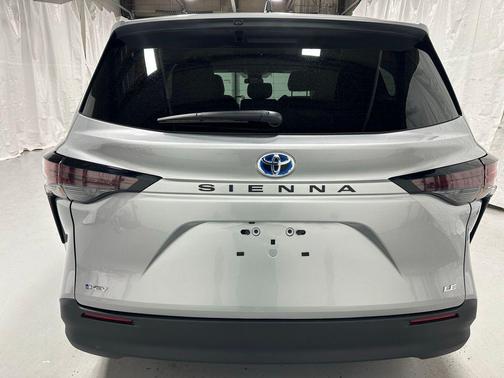 2025 Toyota Sienna LE
