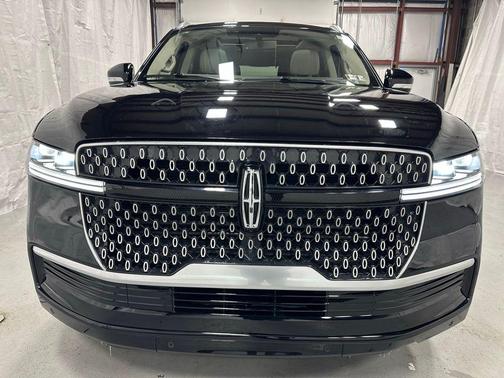 Infinite Black Metallic Clearcoat 2025 Lincoln Navigator Reserve