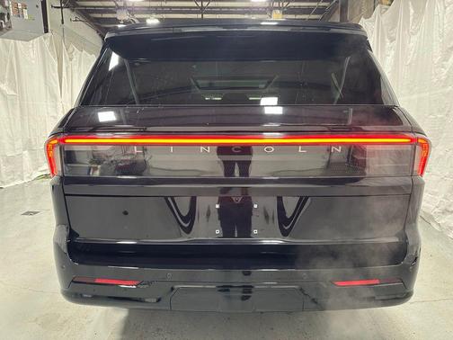 Infinite Black Metallic Clearcoat 2025 Lincoln Navigator Reserve