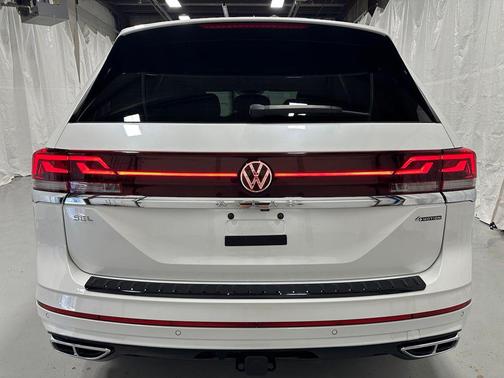 Opal White Pearl 2024 Volkswagen Atlas 2.0T SEL Premium R-Line 4MOTION