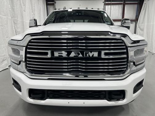 2024 RAM 3500 Laramie Crew Cab 4x4 8' Box