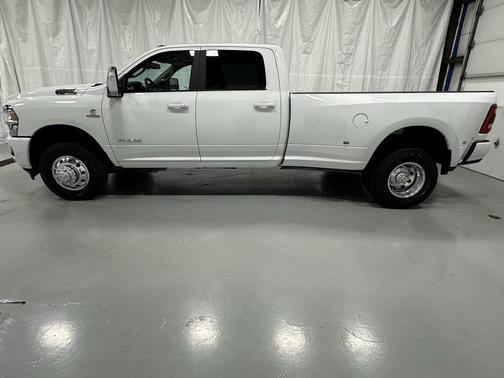 2024 RAM 3500 Laramie Crew Cab 4x4 8' Box