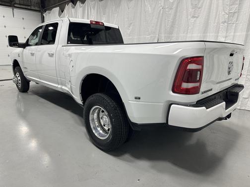 2024 RAM 3500 Laramie Crew Cab 4x4 8' Box