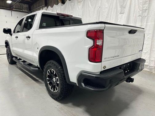 Summit White 2023 Chevrolet Silverado 1500 ZR2