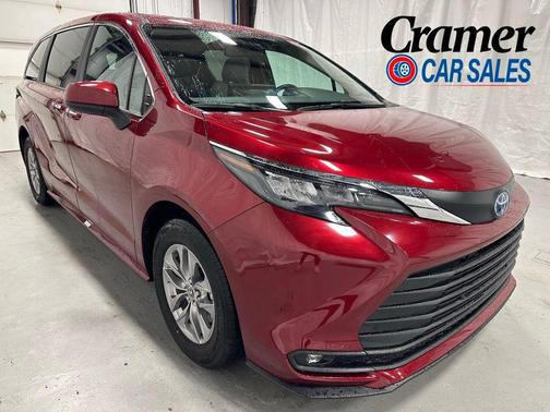 Ruby Flare Pearl 2025 Toyota Sienna XLE