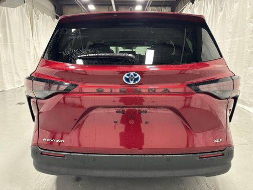 Ruby Flare Pearl 2025 Toyota Sienna XLE