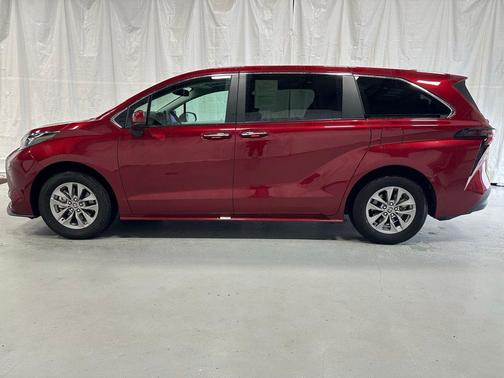 Ruby Flare Pearl 2025 Toyota Sienna XLE