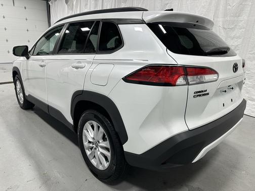 2025 Toyota Corolla Cross LE