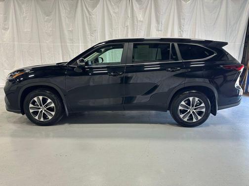2025 Toyota Highlander XLE