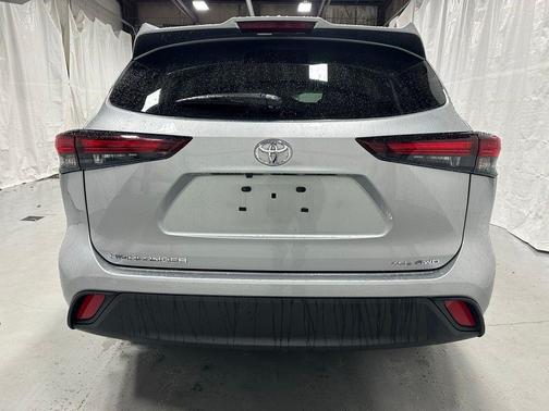 2025 Toyota Highlander XLE