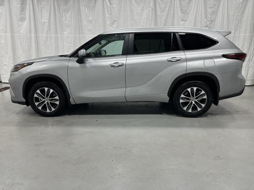2025 Toyota Highlander XLE