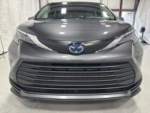 2025 Toyota Sienna LE