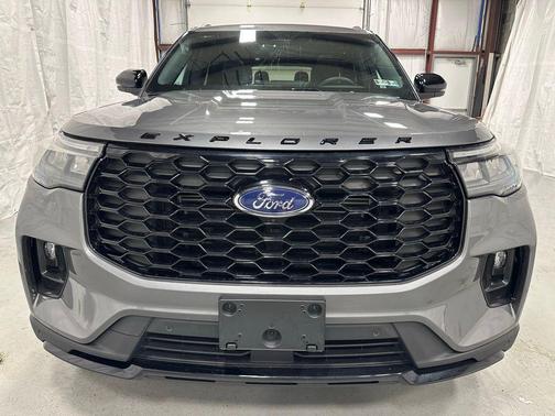 Carbonized Gray Metallic 2025 Ford Explorer ST-Line