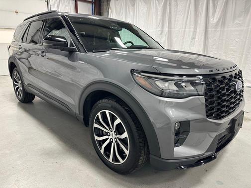 Carbonized Gray Metallic 2025 Ford Explorer ST-Line