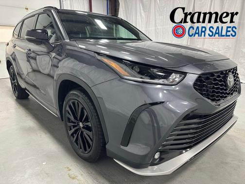 Magnetic Gray Metallic 2025 Toyota Highlander XSE