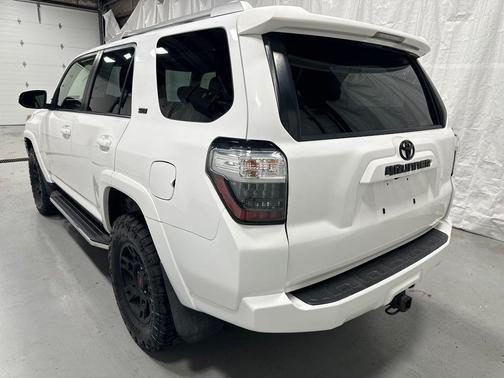 Super White 2015 Toyota 4Runner SR5