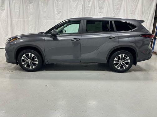 2025 Toyota Highlander XLE