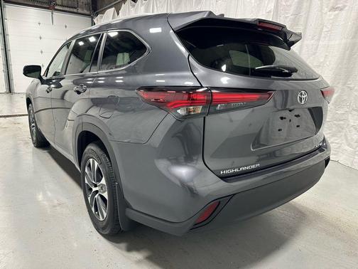 2025 Toyota Highlander XLE