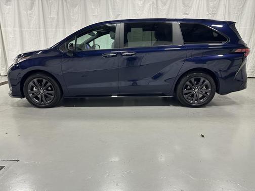 2025 Toyota Sienna XSE 7 Passenger