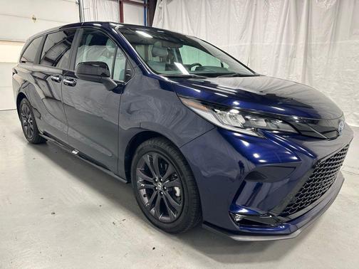 2025 Toyota Sienna XSE 7 Passenger
