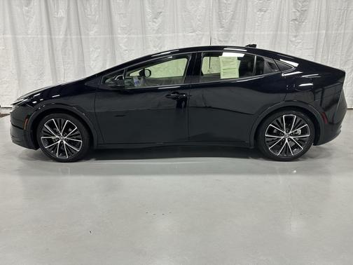 2025 Toyota Prius XLE