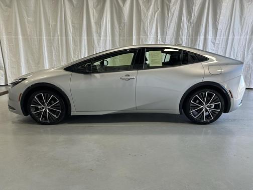 2025 Toyota Prius XLE