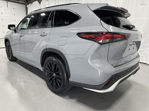 2025 Toyota Highlander XSE