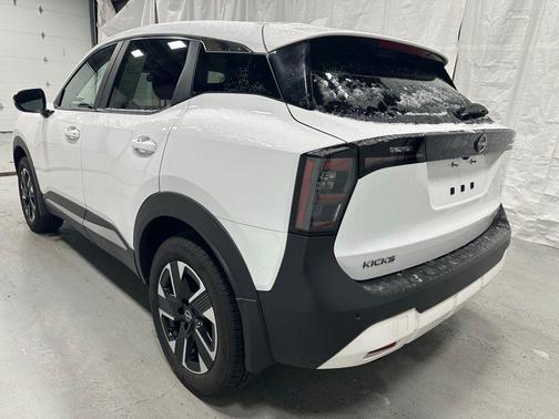 Fresh Powder 2025 Nissan Kicks SV