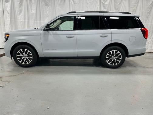 Space Silver Metallic 2025 Ford Expedition Platinum