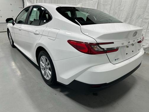 Ice Cap 2026 Toyota Camry LE