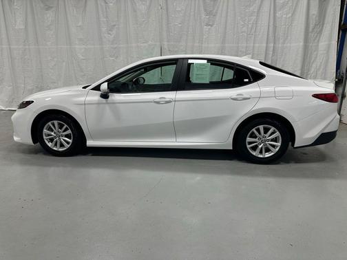 Ice Cap 2026 Toyota Camry LE
