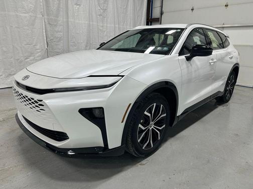 2025 Toyota Crown Signia XLE