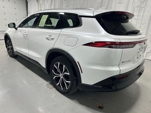 2025 Toyota Crown Signia XLE