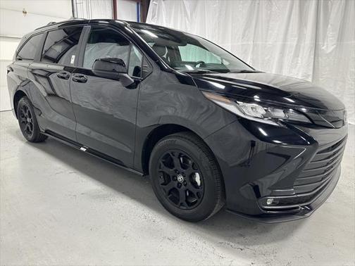 2025 Toyota Sienna Woodland Edition
